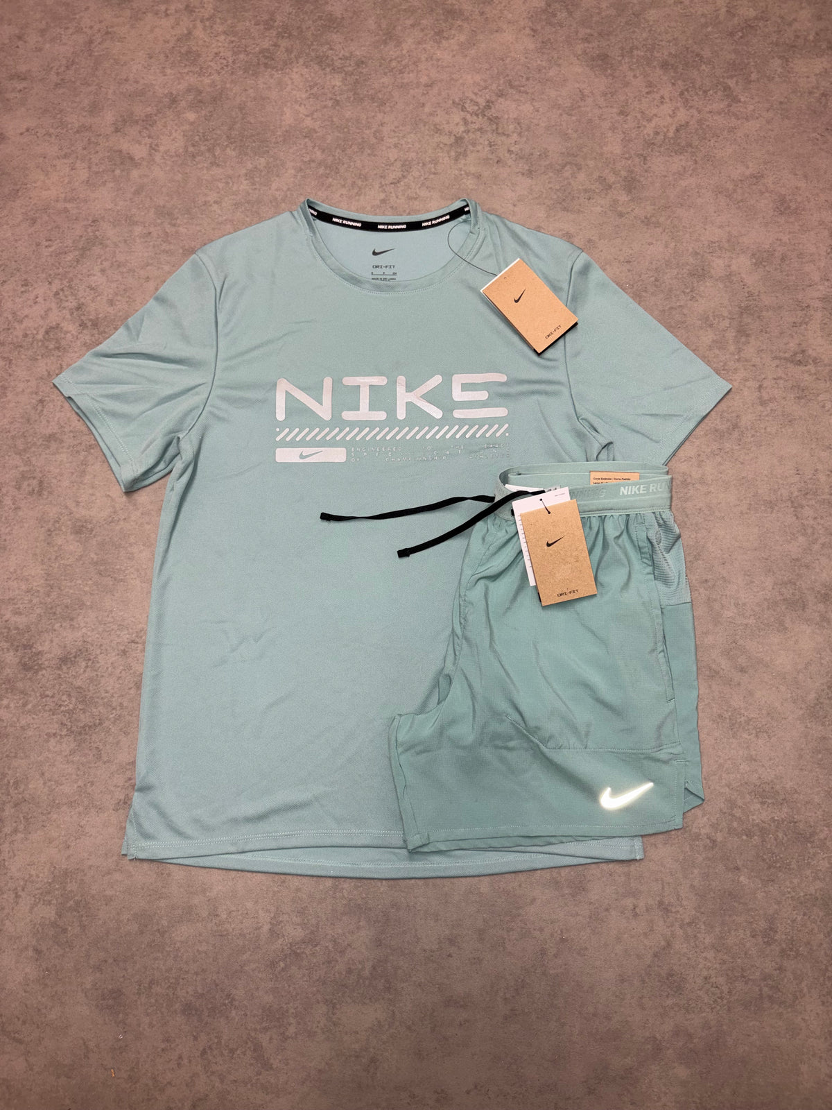 Nike Flash Top & Stride 5” Shorts Set - Cannon Green
